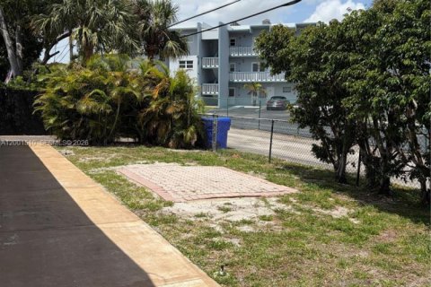 Снять в аренду виллу или дом в Холливуд, Флорида 3 спальни, 147.81м2, № 2066348 - фото 12