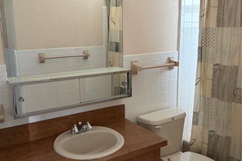 Снять в аренду виллу или дом в Холливуд, Флорида 3 спальни, 147.81м2, № 2066348 - фото 10