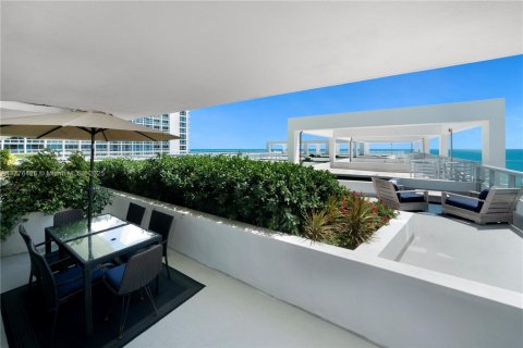 Condominio en venta en Miami Beach, Florida, 2 dormitorios, 131.92 m2 № 1708753 - foto 11