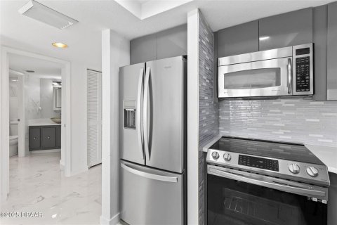 Condominio en venta en Daytona Beach, Florida, 2 dormitorios, 106 m2 № 1765408 - foto 13