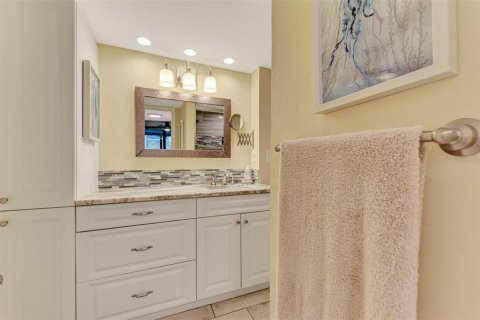 Condo in Sarasota, Florida, 1 bedroom  № 1732941 - photo 24