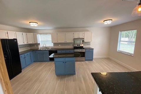 House in Stuart, Florida 4 bedrooms, 217.58 sq.m. № 2082190 - photo 3