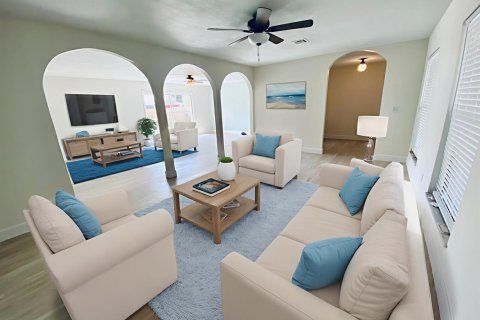 House in Stuart, Florida 4 bedrooms, 217.58 sq.m. № 2082190 - photo 5