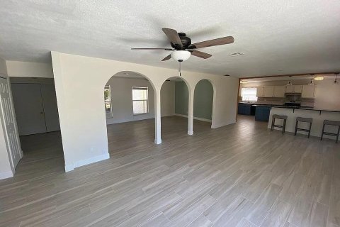 House in Stuart, Florida 4 bedrooms, 217.58 sq.m. № 2082190 - photo 1