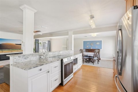 House in Largo, Florida 4 bedrooms, 162.21 sq.m. № 1759226 - photo 5