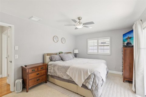House in Largo, Florida 4 bedrooms, 162.21 sq.m. № 1759226 - photo 12