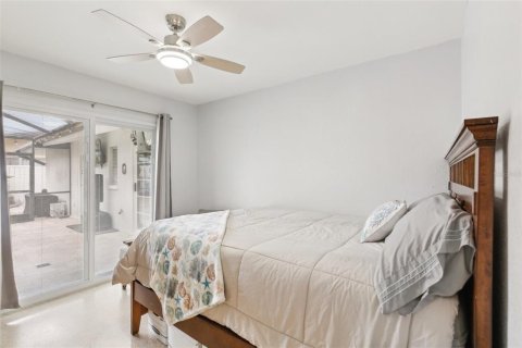 House in Largo, Florida 4 bedrooms, 162.21 sq.m. № 1759226 - photo 15