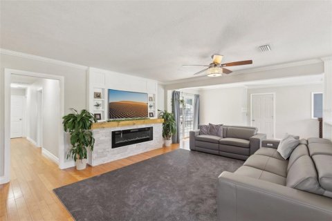 House in Largo, Florida 4 bedrooms, 162.21 sq.m. № 1759226 - photo 9
