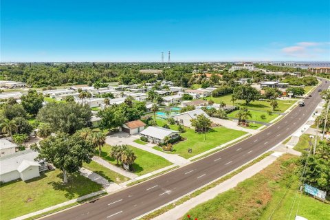 Commercial property in Punta Gorda, Florida 255.67 sq.m. № 2394273 - photo 2