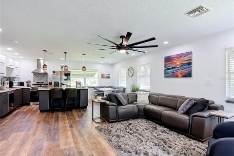 Commercial property in Punta Gorda, Florida 255.67 sq.m. № 2394273 - photo 13