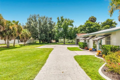 Commercial property in Punta Gorda, Florida 255.67 sq.m. № 2394273 - photo 8