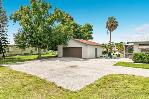 Commercial property in Punta Gorda, Florida 255.67 sq.m. № 2394273 - photo 6