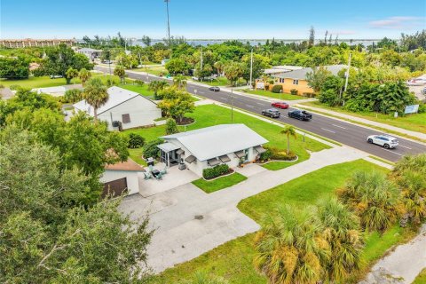 Commercial property in Punta Gorda, Florida 255.67 sq.m. № 2394273