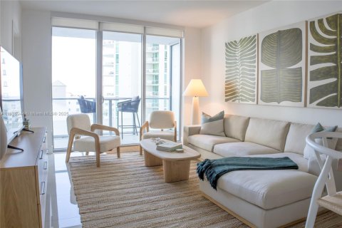 Condominio en alquiler en Miami, Florida, 1 dormitorio, 65.12 m2 № 1938105 - foto 2