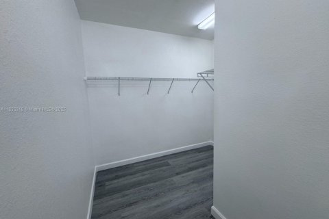 Снять в аренду таунхаус в Хомстед, Флорида 3 спальни, 145.48м2, № 1955043 - фото 12