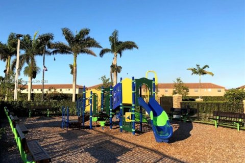 Снять в аренду таунхаус в Хомстед, Флорида 3 спальни, 145.48м2, № 1955043 - фото 21