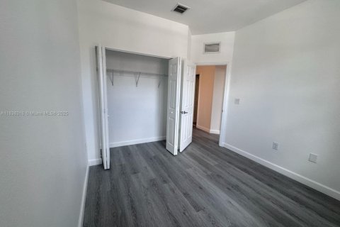 Снять в аренду таунхаус в Хомстед, Флорида 3 спальни, 145.48м2, № 1955043 - фото 14