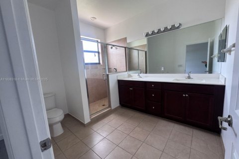 Снять в аренду таунхаус в Хомстед, Флорида 3 спальни, 145.48м2, № 1955043 - фото 15