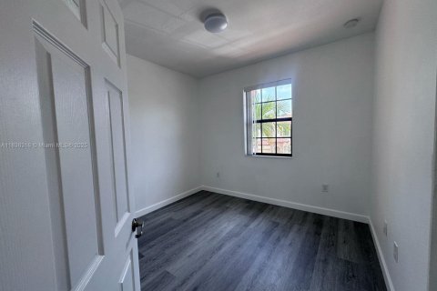 Снять в аренду таунхаус в Хомстед, Флорида 3 спальни, 145.48м2, № 1955043 - фото 16