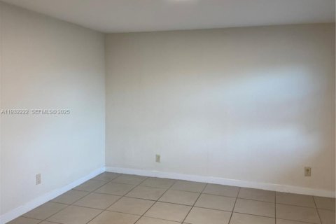 Снять в аренду кондоминиум в Дания-Бич, Флорида 2 спальни, 69.96м2, № 1990801 - фото 8