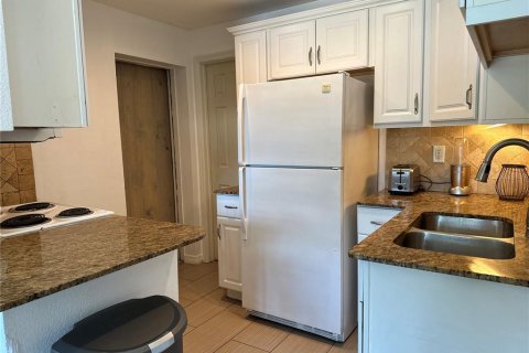 House in Seminole, Florida 2 bedrooms, 80.64 sq.m. № 2312707 - photo 16