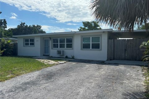 House in Seminole, Florida 2 bedrooms, 80.64 sq.m. № 2312707