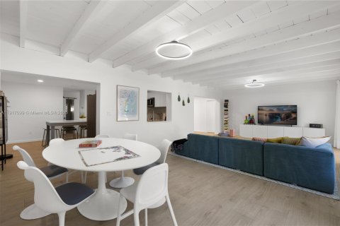 Villa ou maison à vendre à Palmetto Bay, Floride: 4 chambres, 246.28 m2 № 1973746 - photo 22