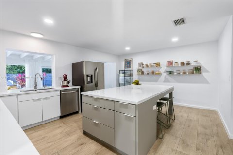 Villa ou maison à vendre à Palmetto Bay, Floride: 4 chambres, 246.28 m2 № 1973746 - photo 25