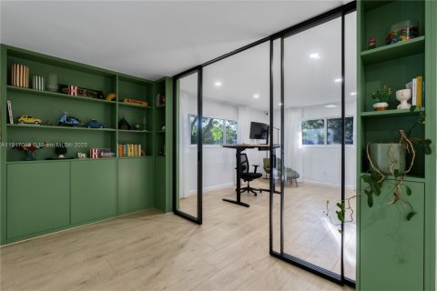 Villa ou maison à vendre à Palmetto Bay, Floride: 4 chambres, 246.28 m2 № 1973746 - photo 16