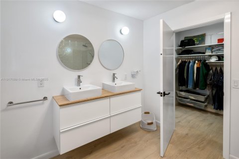 Villa ou maison à vendre à Palmetto Bay, Floride: 4 chambres, 246.28 m2 № 1973746 - photo 28