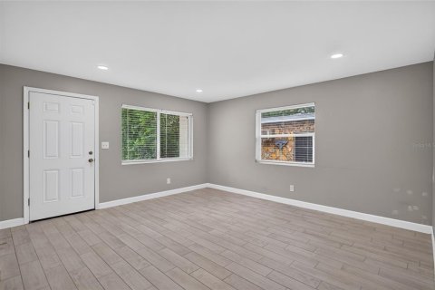 House in Tampa, Florida 3 bedrooms, 156.45 sq.m. № 2277158 - photo 5