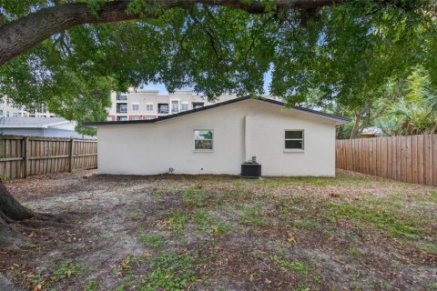 House in Tampa, Florida 3 bedrooms, 156.45 sq.m. № 2277158 - photo 25