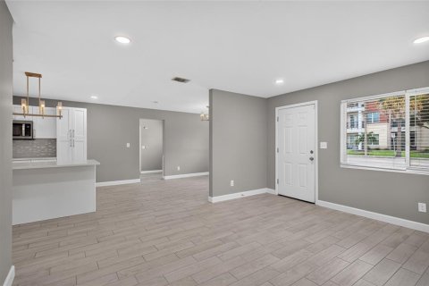 House in Tampa, Florida 3 bedrooms, 156.45 sq.m. № 2277158 - photo 7