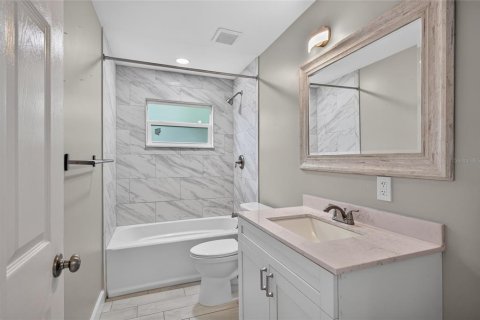 House in Tampa, Florida 3 bedrooms, 156.45 sq.m. № 2277158 - photo 30