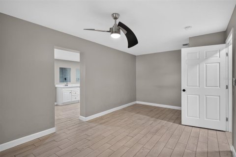 House in Tampa, Florida 3 bedrooms, 156.45 sq.m. № 2277158 - photo 17