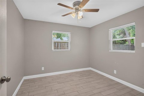 House in Tampa, Florida 3 bedrooms, 156.45 sq.m. № 2277158 - photo 12