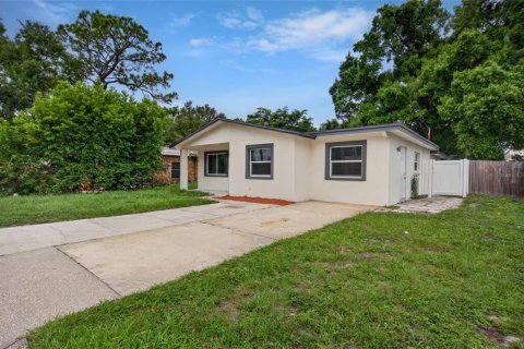 House in Tampa, Florida 3 bedrooms, 156.45 sq.m. № 2277158 - photo 3