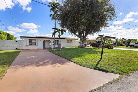 Купить виллу или дом в Мирамар, Флорида 4 спальни, 139.91м2, № 1974072 - фото 5