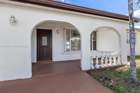 Купить виллу или дом в Мирамар, Флорида 4 спальни, 139.91м2, № 1974072 - фото 6