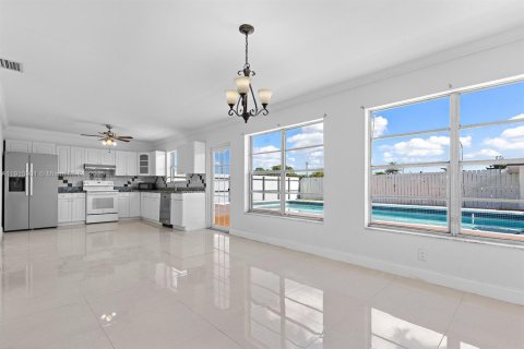 Купить виллу или дом в Мирамар, Флорида 4 спальни, 139.91м2, № 1974072 - фото 3