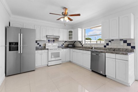 Купить виллу или дом в Мирамар, Флорида 4 спальни, 139.91м2, № 1974072 - фото 18