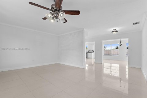 Купить виллу или дом в Мирамар, Флорида 4 спальни, 139.91м2, № 1974072 - фото 17