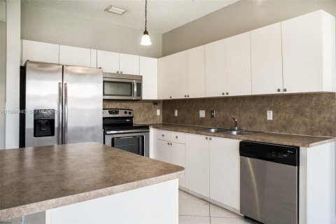 Снять в аренду виллу или дом в Майами, Флорида 4 спальни, 186.36м2, № 2045508 - фото 6