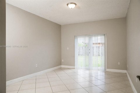 Снять в аренду виллу или дом в Майами, Флорида 4 спальни, 186.36м2, № 2045508 - фото 9