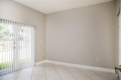 Снять в аренду виллу или дом в Майами, Флорида 4 спальни, 186.36м2, № 2045508 - фото 8