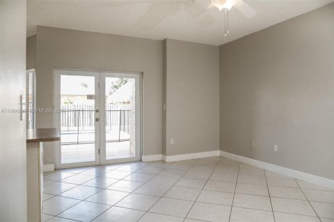 Снять в аренду виллу или дом в Майами, Флорида 4 спальни, 186.36м2, № 2045508 - фото 7