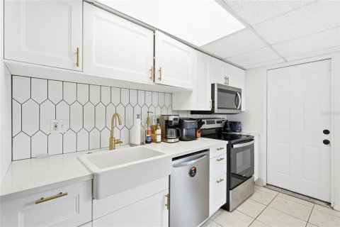 Immobilier commercial à vendre à Sarasota, Floride: 4 chambres, 178.37 m2 № 2097656 - photo 8