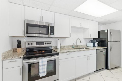 Immobilier commercial à vendre à Sarasota, Floride: 4 chambres, 178.37 m2 № 2097656 - photo 26