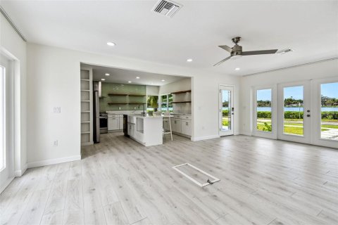Villa ou maison à vendre à Tarpon Springs, Floride: 2 chambres, 122.63 m2 № 1851709 - photo 3