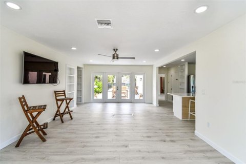 Villa ou maison à vendre à Tarpon Springs, Floride: 2 chambres, 122.63 m2 № 1851709 - photo 2